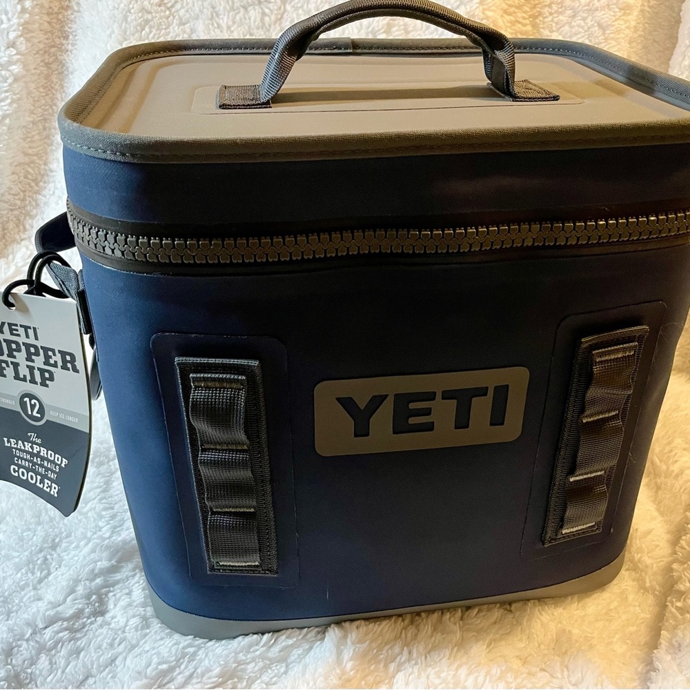 Yeti Flip 12 Cooler - Navy